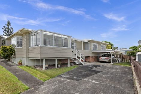 Photo of property in 17 Kaikoura Street, Henderson, Auckland, 0612