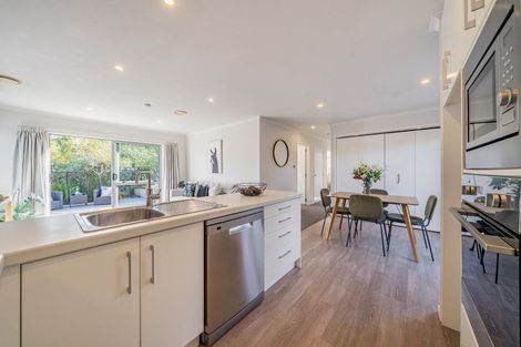 Photo of property in 92 Sunstone Crescent, Timberlea, Upper Hutt, 5018