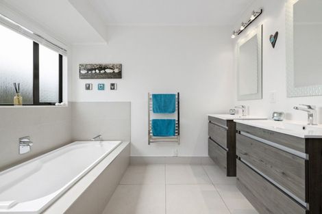 Photo of property in 9 Mark Williams Place, Clevedon, Papakura, 2582