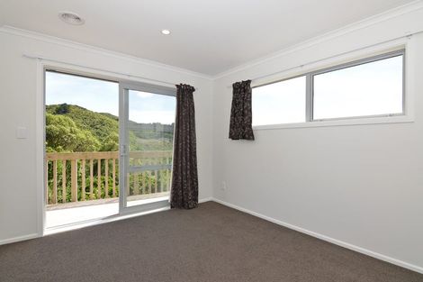 Photo of property in 19 Bendigo Grove, Newlands, Wellington, 6037