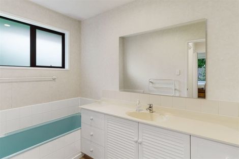 Photo of property in 33 Highland Place, Avonhead, Christchurch, 8042