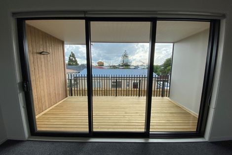 Photo of property in 5/5 Peachgrove Road, Te Atatu Peninsula, Auckland, 0610