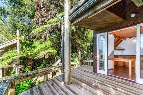 Photo of property in 40 Otitori Bay Road, Titirangi, Auckland, 0604