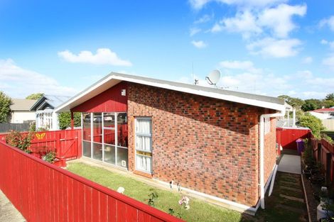 Photo of property in 24 Chelwood Street, Takaro, Palmerston North, 4412