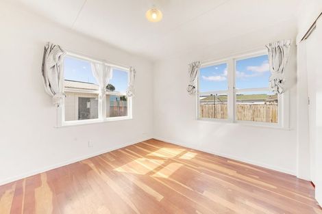 Photo of property in 2 Belgrave Place, Papakura, 2110