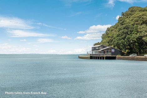 Photo of property in 98 Otitori Bay Road, Titirangi, Auckland, 0604