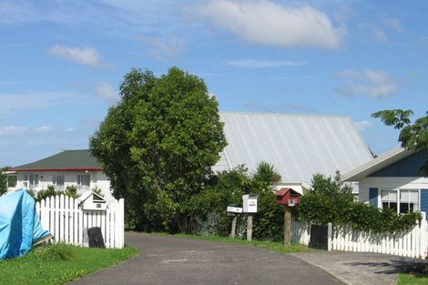 Photo of property in 17 Darcy Place, Massey, Auckland, 0614