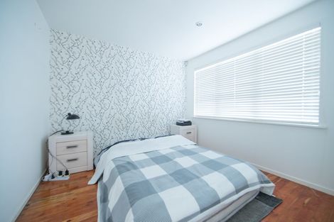 Photo of property in 2/70 Hogans Road, Glenfield, Auckland, 0629