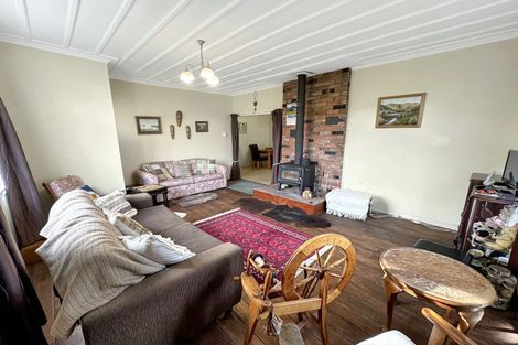 Photo of property in 2096 Rangiwahia Road, Rangiwahia, Kimbolton, 4774