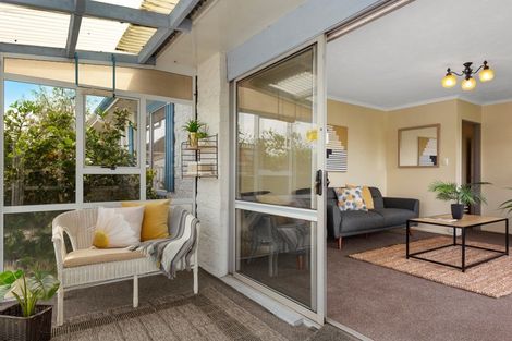 Photo of property in 2/136 Wainoni Road, Avondale, Christchurch, 8061