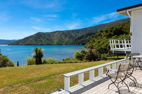 Photo of property in 15 Mccormicks Road, Whatamango Bay, Picton, 7281