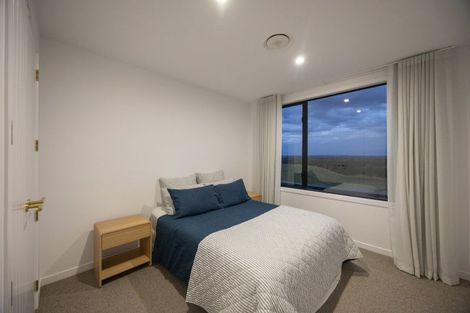 Photo of property in 5 Edenmore Terrace, Fitzherbert, Palmerston North, 4410