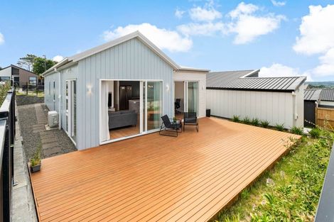 Photo of property in 13 Morus Road, Massey, Auckland, 0614
