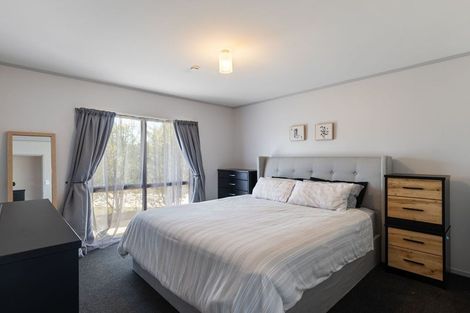 Photo of property in 1 Lydia Place, Kelvin Grove, Palmerston North, 4414