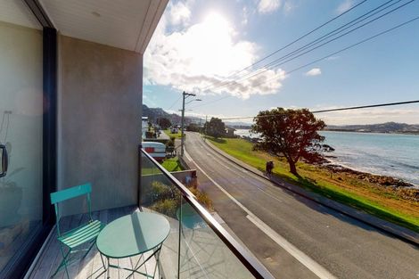 Photo of property in 306b Queens Drive, Lyall Bay, Wellington, 6022