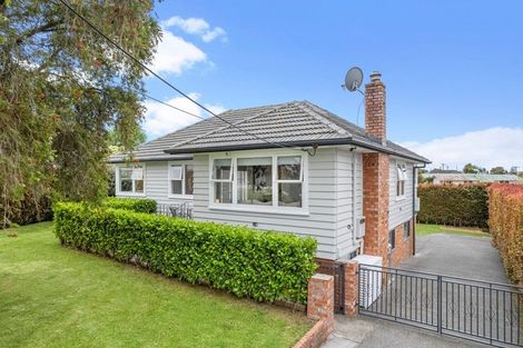 Photo of property in 4 Maunder Place, New Lynn, Auckland, 0600