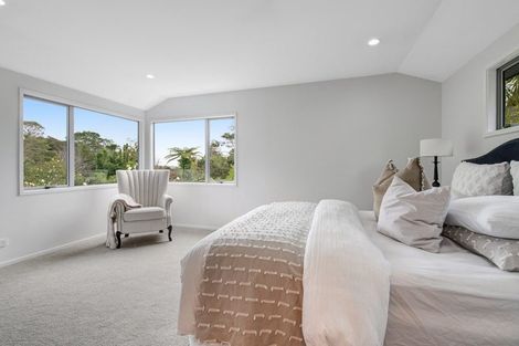 Photo of property in 9 Springwater Vale, Unsworth Heights, Auckland, 0632