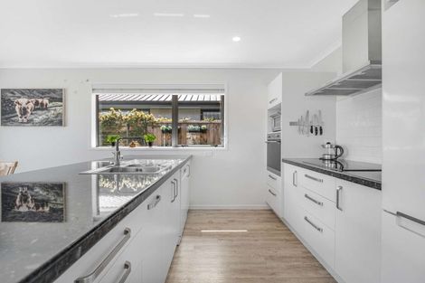 Photo of property in 6 Navy Lane, Papamoa, 3118