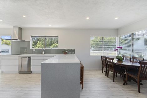 Photo of property in 35 Cyclarama Crescent, Massey, Auckland, 0614