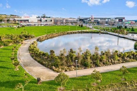 Photo of property in 16b/71 Spencer Road, Oteha, Auckland, 0632