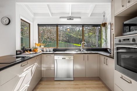 Photo of property in 7 Mahuta Grove, Northcote, Auckland, 0627