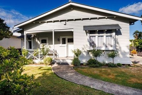 Photo of property in 8 Burns Avenue, Takaro, Palmerston North, 4412