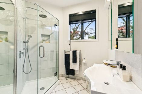 Photo of property in 2/67 Bolton Street, Kelburn, Wellington, 6012