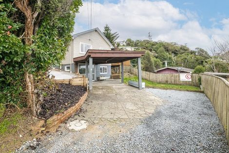 Photo of property in 119 Ruskin Road, Newlands, Wellington, 6037