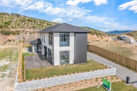 Photo of property in 117 Queen Charlotte Drive, Aotea, Porirua, 5024