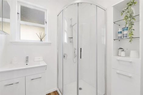 Photo of property in 36 Miles Crescent, Newlands, Wellington, 6037