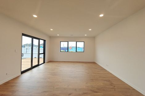 Photo of property in 1 Pukeko Road, Hobsonville, 0616