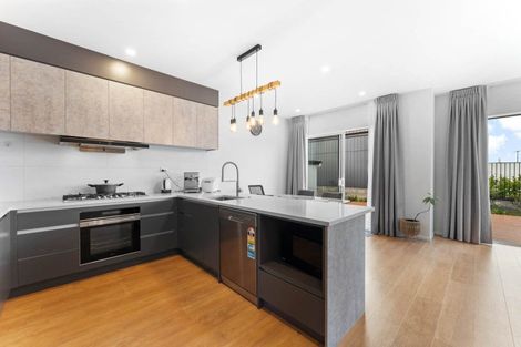 Photo of property in 13 Morus Road, Massey, Auckland, 0614