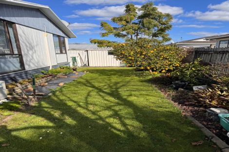 Photo of property in 2/141 Carnoustie Drive, Wattle Downs, Auckland, 2103