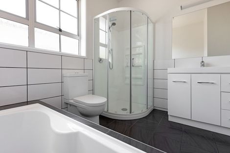 Photo of property in 114 Avondale Road, Taradale, Napier, 4112