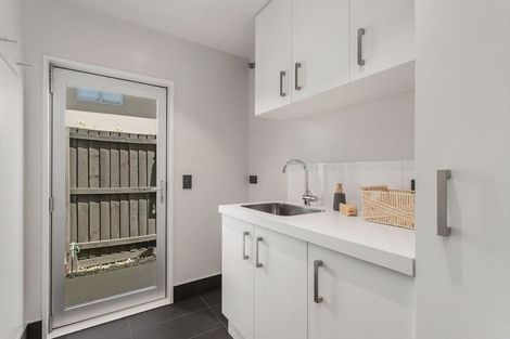 Photo of property in 43 Hawkesbury Avenue, St Albans, Christchurch, 8014