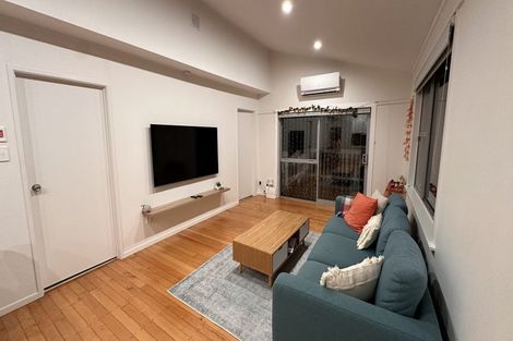 Photo of property in 2/111 Eskdale Road, Birkdale, Auckland, 0626