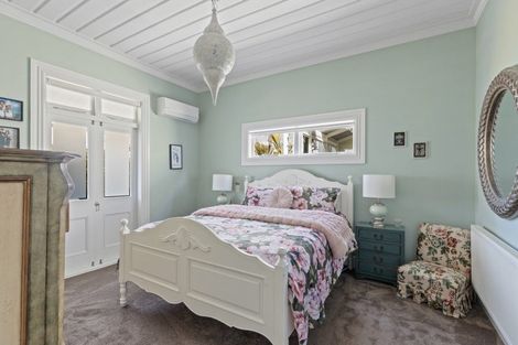 Photo of property in 122 Hine Street, New Plymouth, 4310