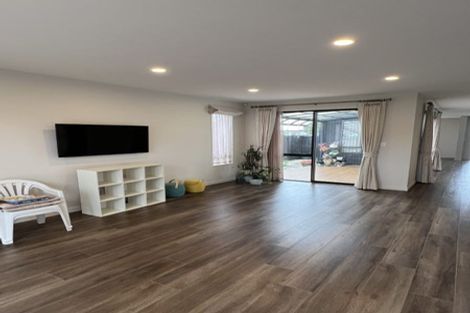 Photo of property in 10 Fjord Way, Karaka, Papakura, 2113