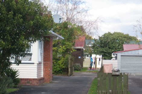 Photo of property in 20 Yeovil Road, Te Atatu Peninsula, Auckland, 0610