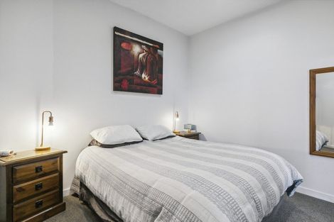 Photo of property in Endeavour Apartments, 18/125u Thorndon Quay, Pipitea, Wellington, 6011
