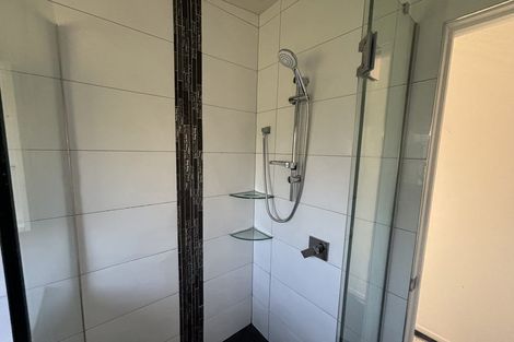 Photo of property in 42 Lavelle Road, Henderson, Auckland, 0612