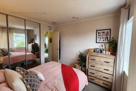 Photo of property in 2 Broadfield Street, Massey, Auckland, 0614