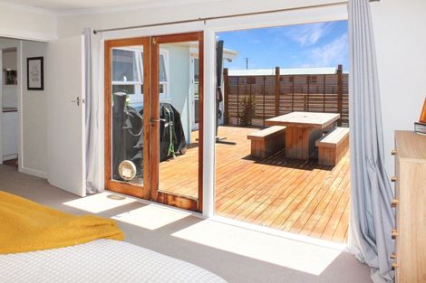 Photo of property in 14 Carthew Terrace, Foxton Beach, Foxton, 4815