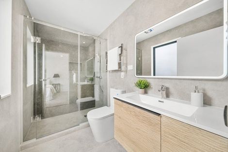 Photo of property in 102a Te Oneroa Way, Long Bay, Auckland, 0630