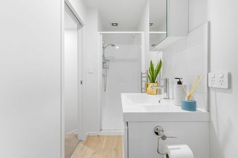Photo of property in 2/4 Harry Ward Place, Henderson, Auckland, 0610