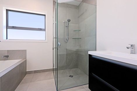 Photo of property in 5 Cassin Place, Taradale, 4112