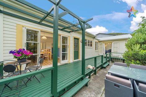 Photo of property in 1 Woodvale Grove, Fairfield, Lower Hutt, 5011