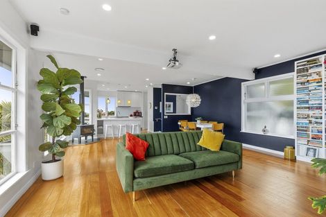 Photo of property in 22 Fairview Crescent, Kelburn, Wellington, 6012