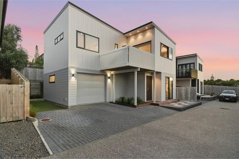 Photo of property in 85a Awaroa Road, Sunnyvale, Auckland, 0612