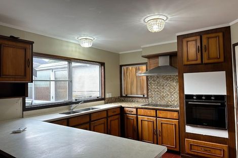 Photo of property in 11 Ravenstone Place, Chatswood, Auckland, 0626